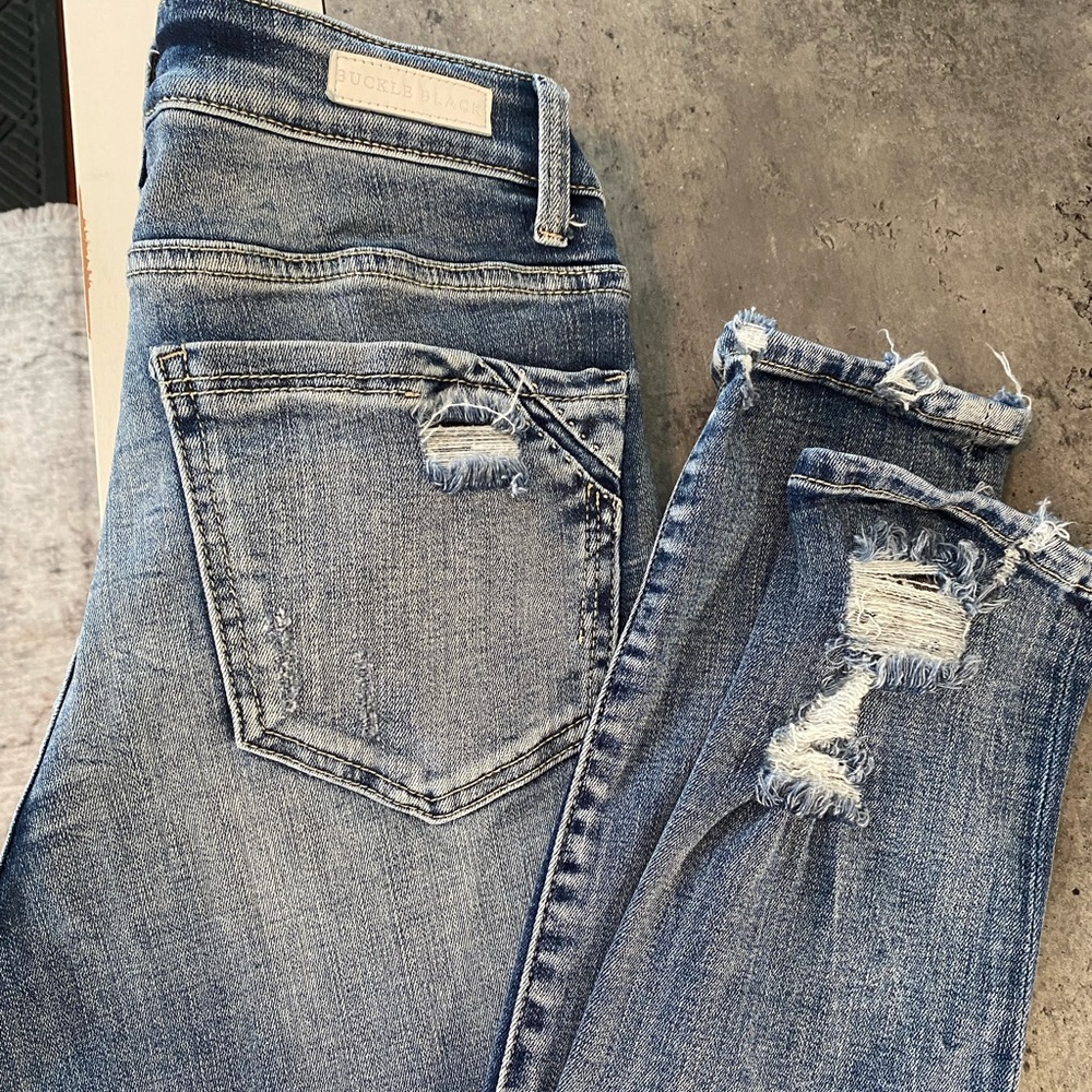 Women’s Buckle Black Skinny Jeans Size 27